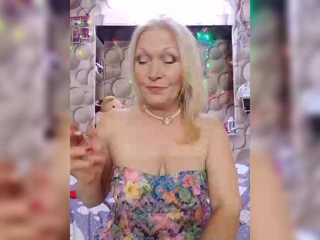 LizSage's BongaCams show and profile