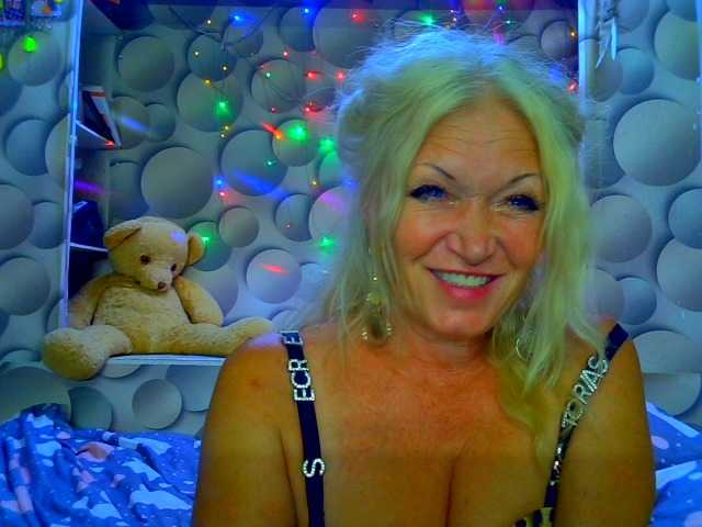 LizSage live cam on BongaCams