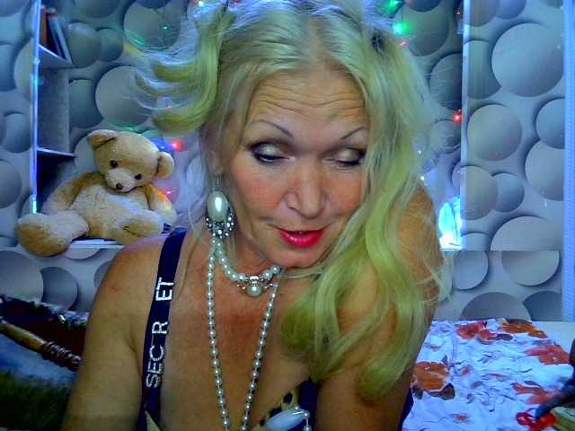 LizSage live webcam show