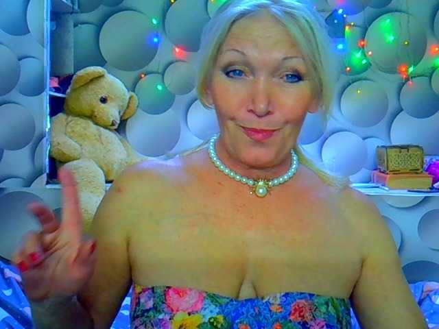 LizSage's BongaCams show and profile