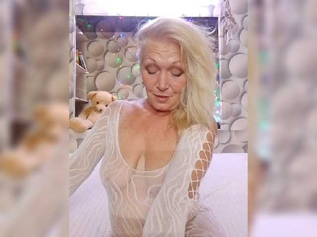 LizSage live webcam show