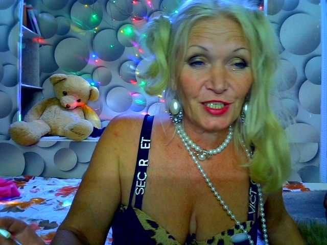 LizSage live cam on BongaCams