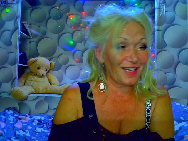 LizSage live cam on BongaCams