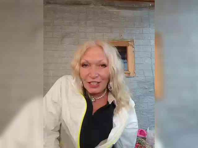 LizSage webcam