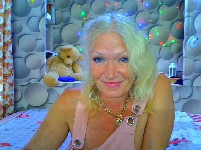 LizSage webcam