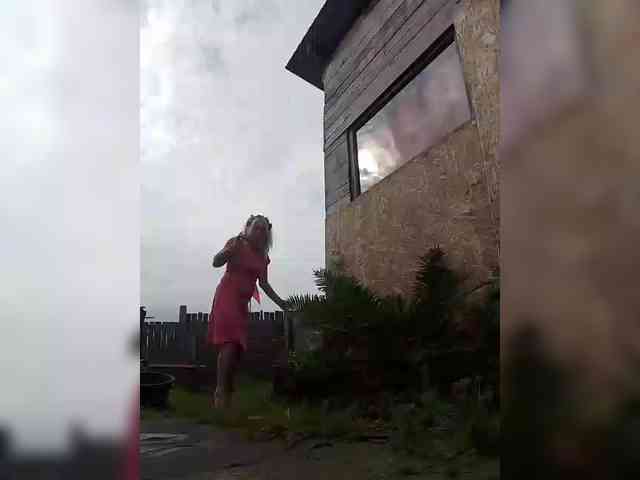 LizSage webcam