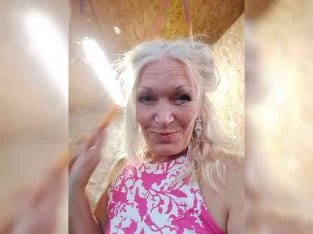 LizSage webcam