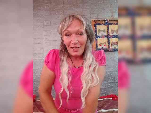 LizSage webcam