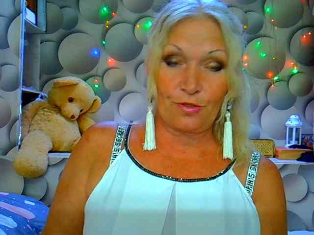 LizSage webcam
