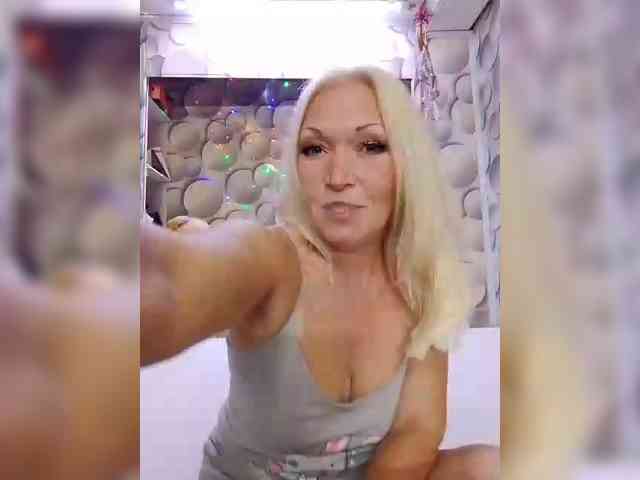 LizSage webcam