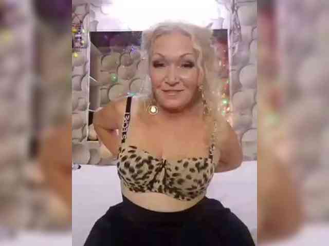 LizSage webcam