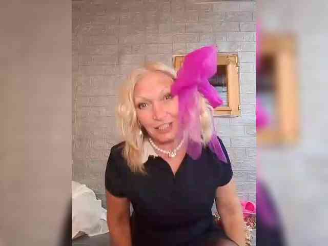 LizSage webcam