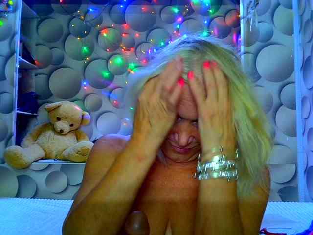 LizSage webcam