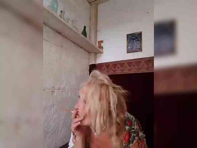 LizSage webcam