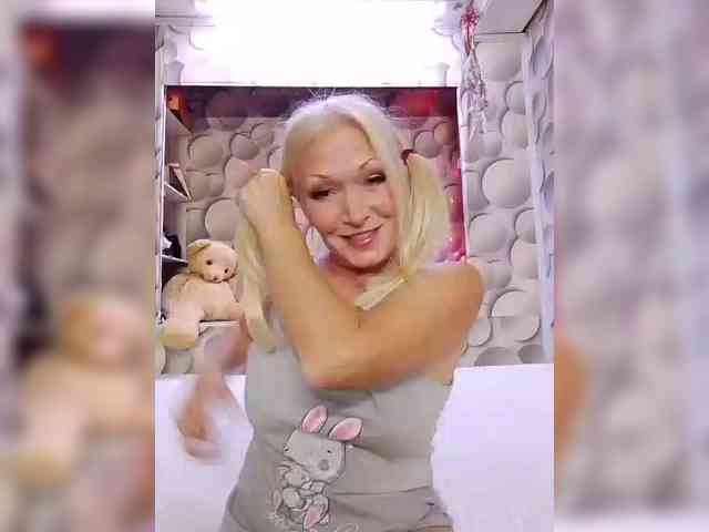 LizSage webcam