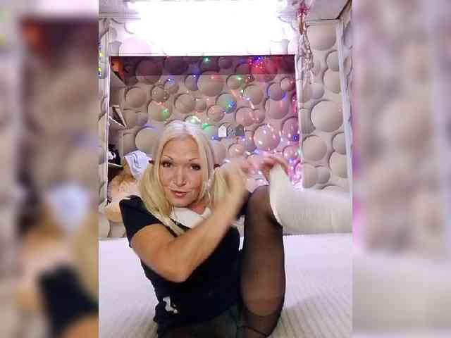LizSage webcam