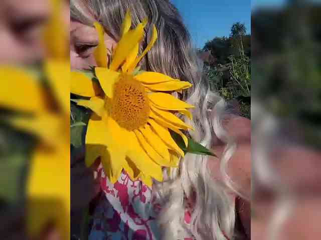 LizSage webcam