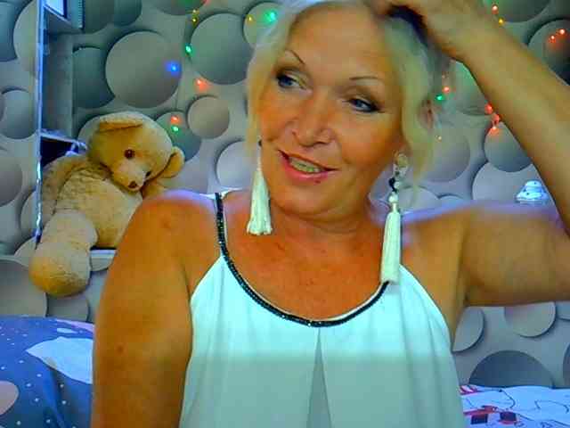 LizSage webcam