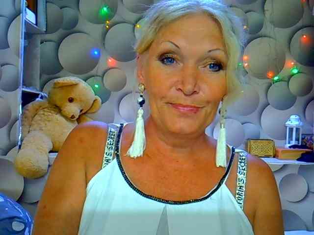 LizSage webcam