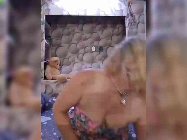 LizSage webcam