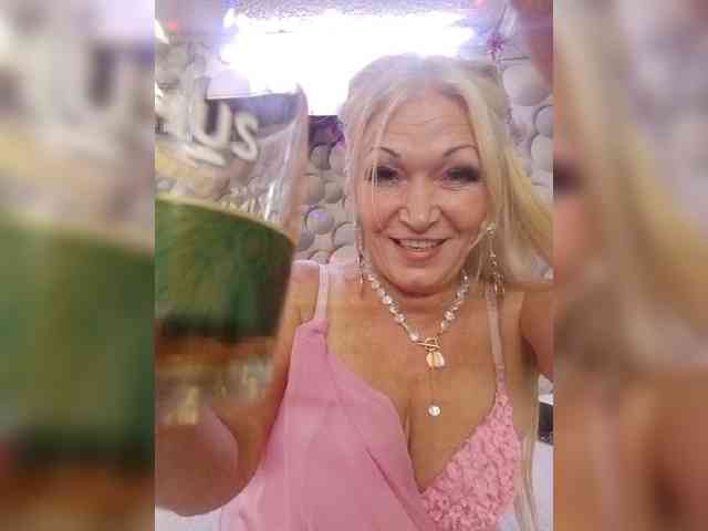 LizSage webcam