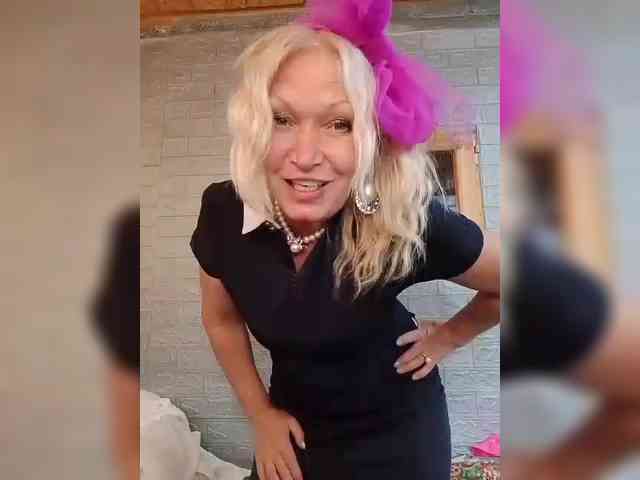 LizSage webcam