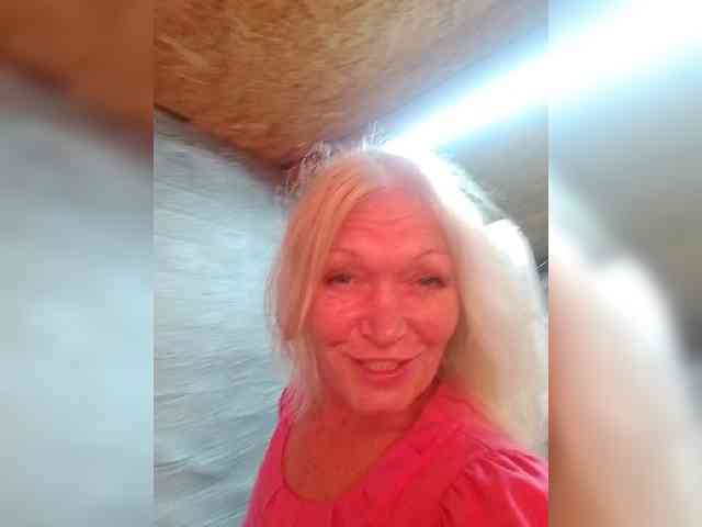 LizSage webcam