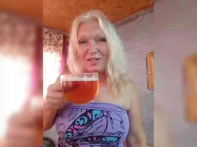 LizSage webcam