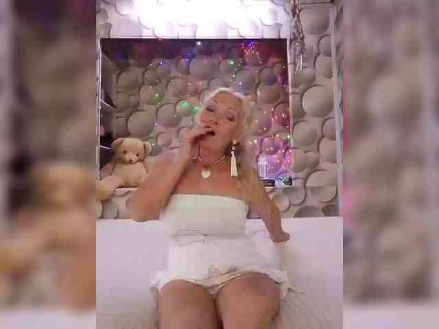 LizSage webcam