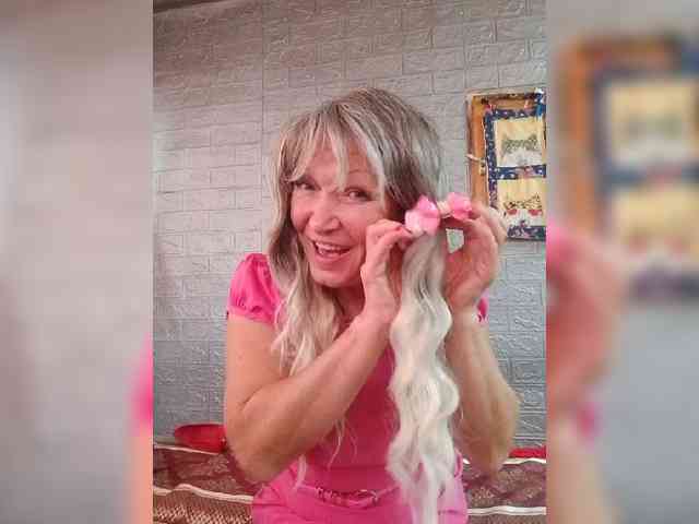 LizSage webcam