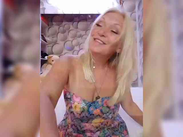 LizSage webcam