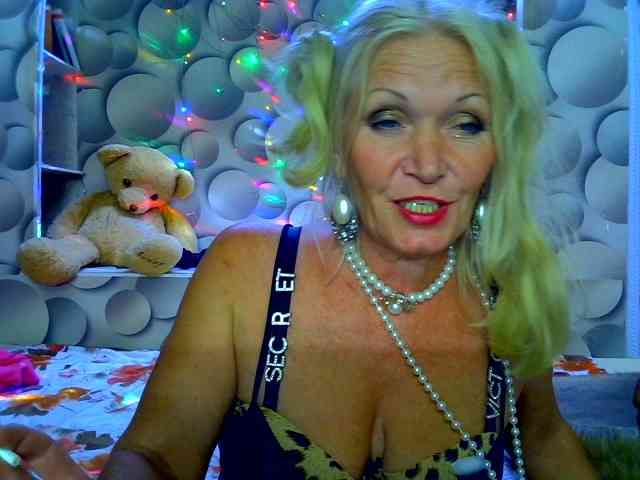 LizSage webcam