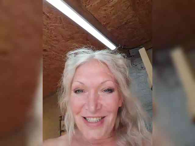 LizSage webcam