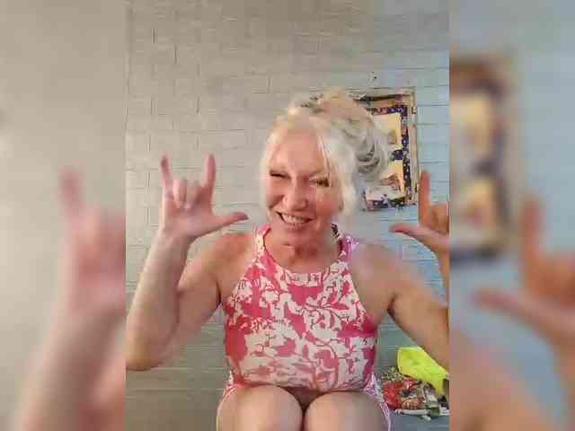 LizSage webcam