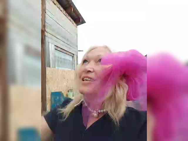 LizSage webcam