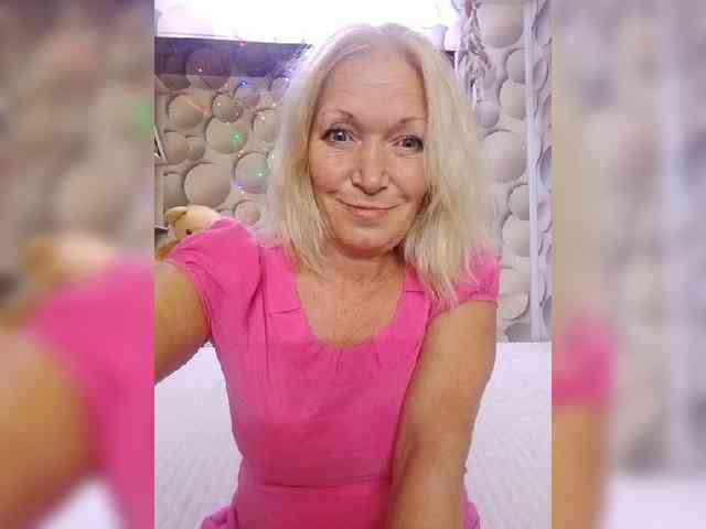 LizSage live female cam on bongacams