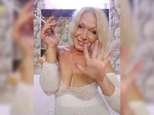 LizSage live female cam on bongacams