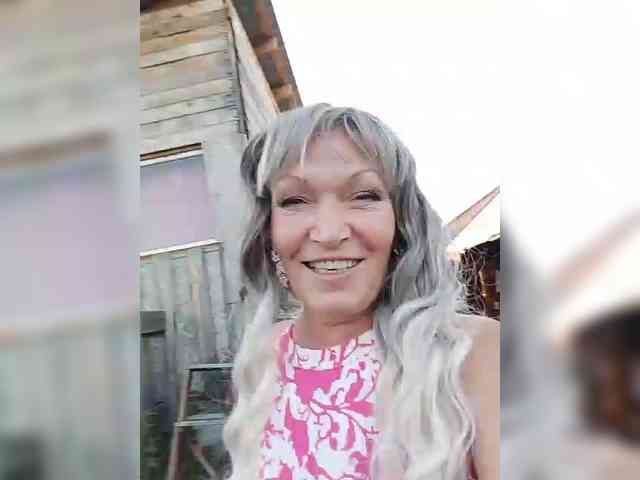 LizSage webcam