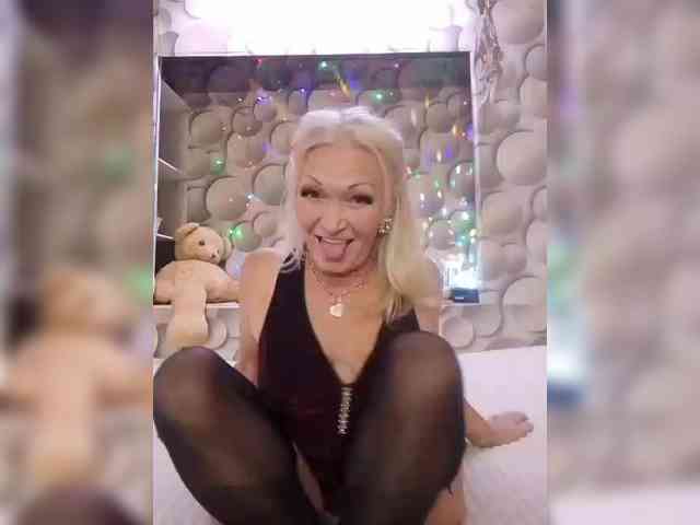 LizSage webcam