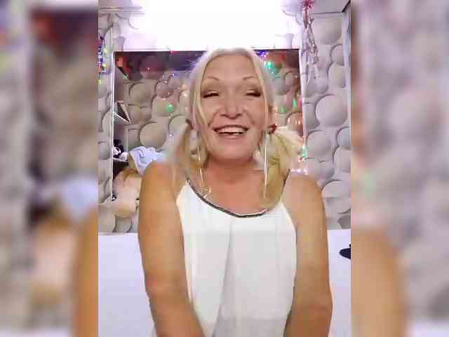 LizSage webcam