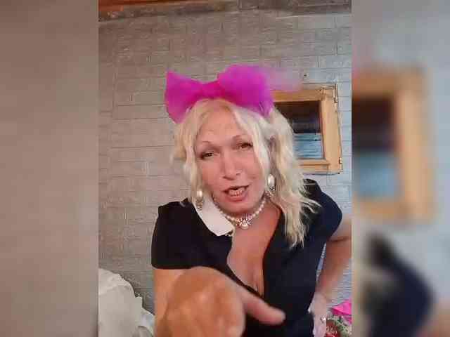 LizSage webcam