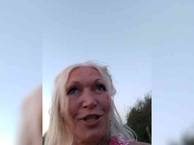 LizSage webcam