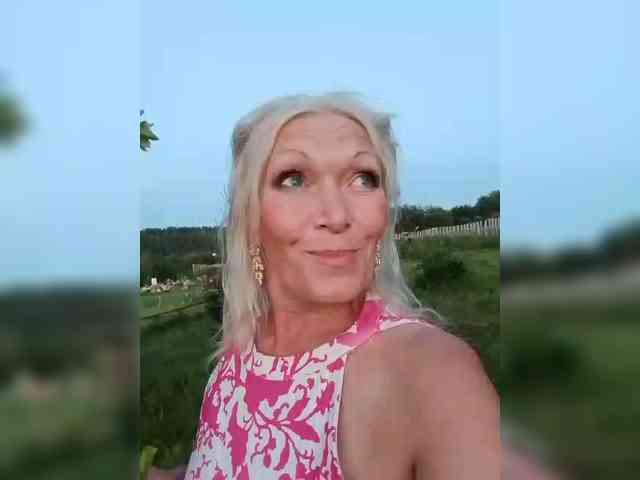 LizSage webcam