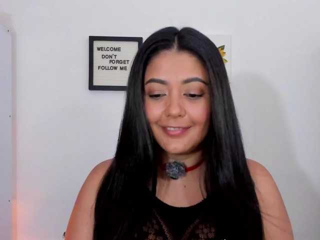 Lauratoro live cam preview
