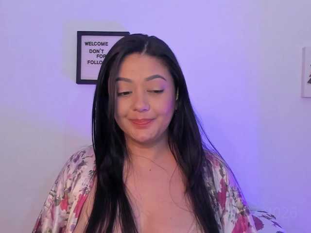 Lauratoro live webcam show