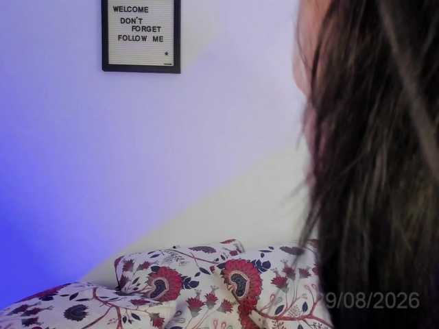 Lauratoro live cam