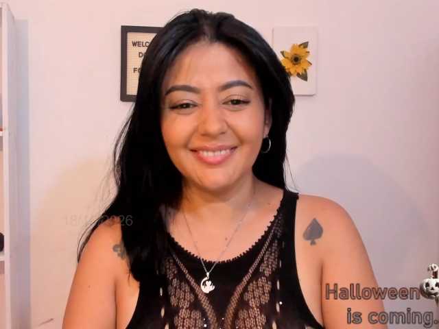 Lauratoro, live now on BongaCams