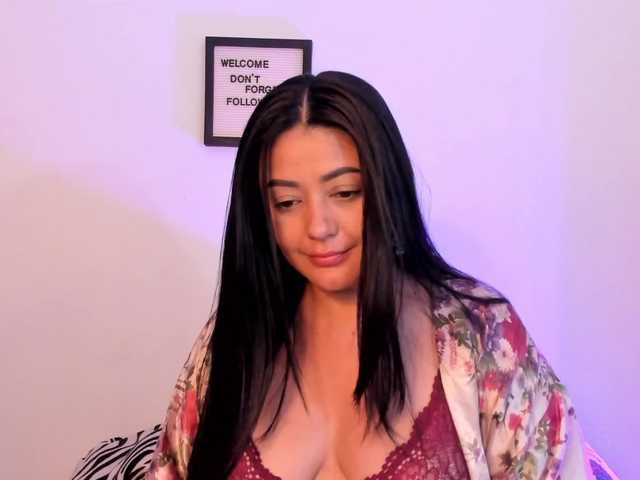 Lauratoro live webcam show