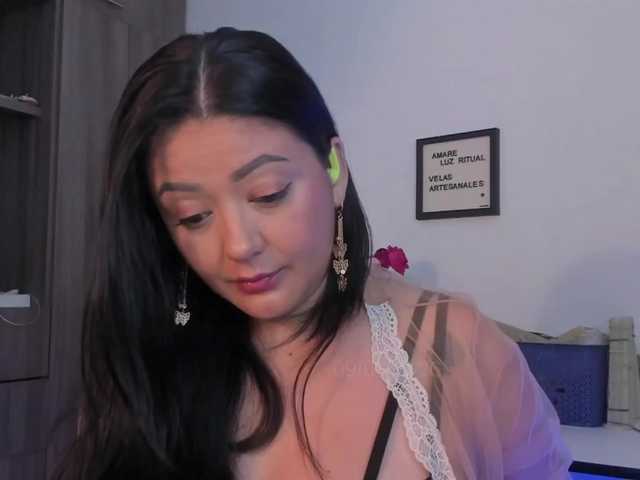 Lauratoro live cam on BongaCams