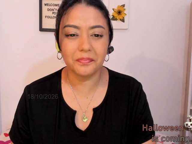 Lauratoro live cam preview